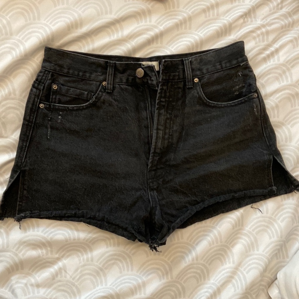 F21 High-Rise Distressed Black Denim Shorts